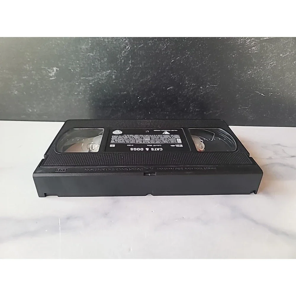 Cats & Dogs VHS Warner Bros. (2001) NO CASE READ
